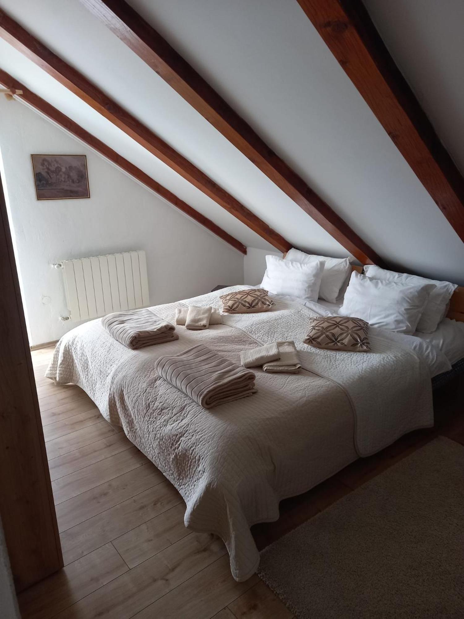 Apartment Ajda Udbina Kültér fotó